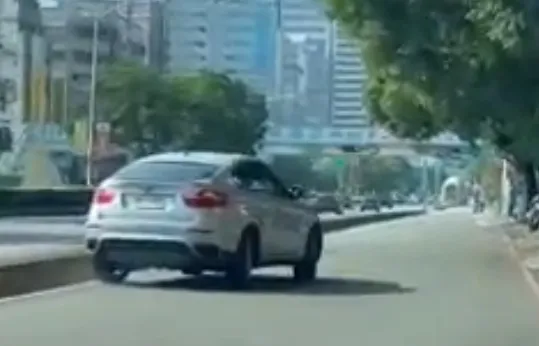 該車沿台灣大道往東海大學方向行駛。翻攝臉書爆廢公社 