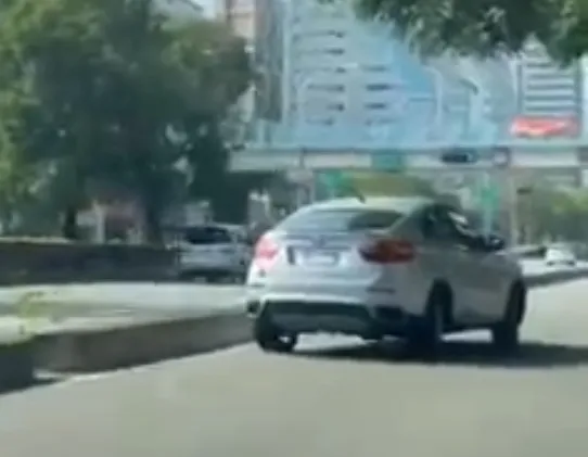 該車接近台灣大道、福安路口。翻攝臉書爆廢公社