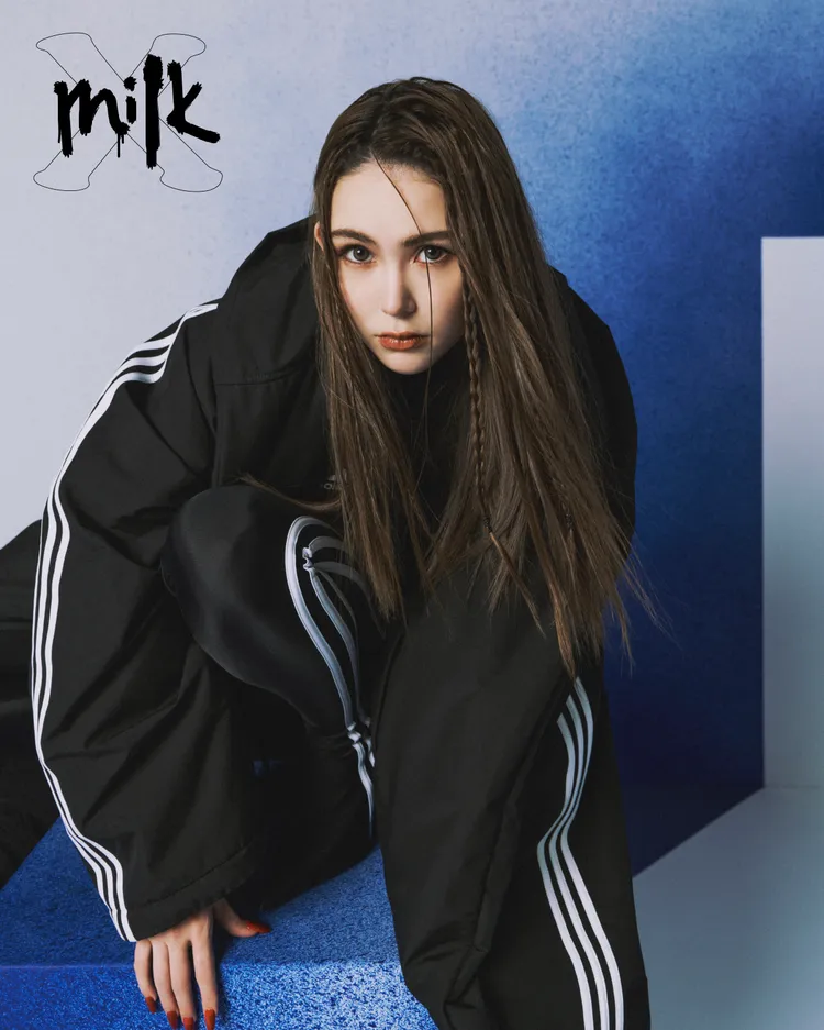 昆凌穿上最近火紅的BALENCIAGA／adidas系列。《Milk X》提供