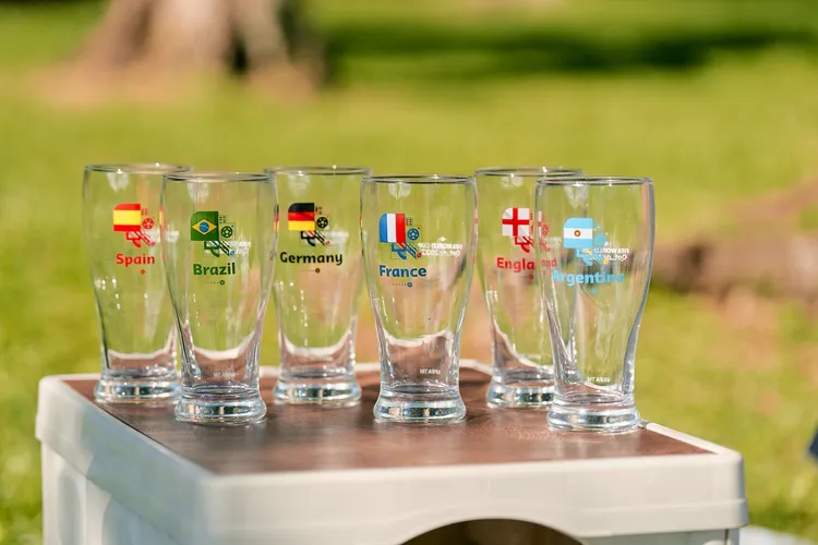 世足玻璃杯值得收藏。業者提供