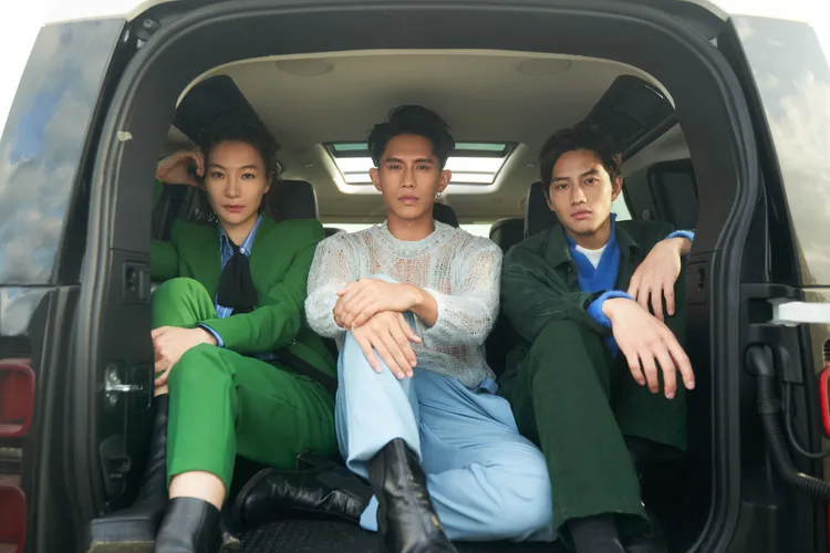 范少勳（右）和陽靚（左）拍攝柏霖新歌MV。索尼提供