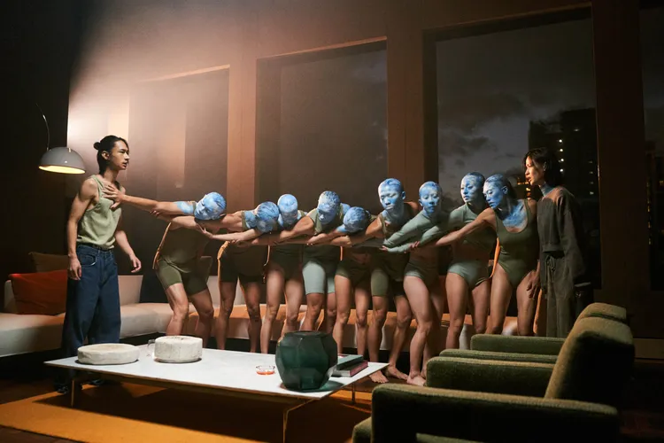 黃河(左)與袁子芸飾演一對戀人。索尼提供