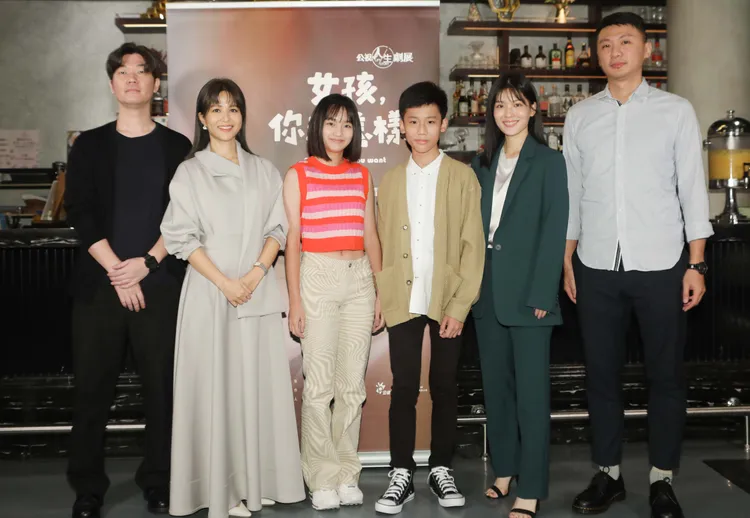 導演王傢軍（左起）、演員吳怡霈、蔡海殷、郭書魁、睦媄、製作人吳瑞文。公視提供