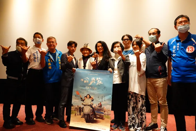 今天（9日）宜蘭縣政府於宜蘭新月影城舉行《哈勇家》放映會，呼籲鄉親11月11日一同擠爆戲院，共同支持宜蘭在地的電影。林泊志攝