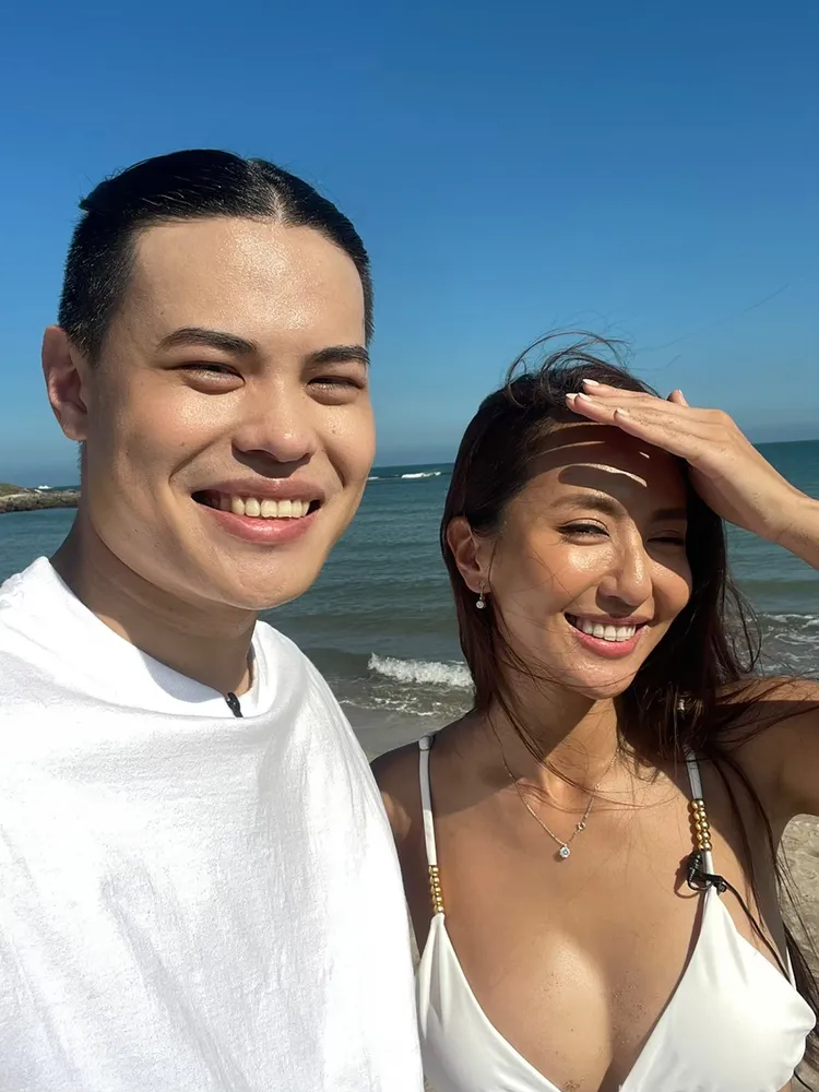 聖結石（左）與薔薔分享念幼稚園時，曾被高中生勒索金錢。NNYNETWORK提供