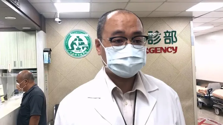 彰基外科醫師張尚文痛心小男童遭虐打傷痕累累，全身無一處完整皮膚。孫英哲攝
