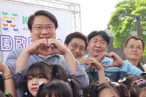 前天才與蔡英文同場出席活動！林右昌今喉嚨不舒服　快篩陽「2度確診」