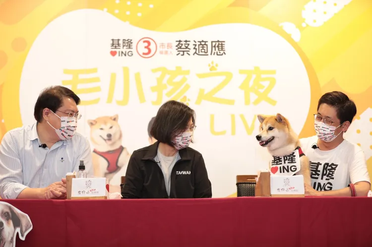 本月2日林右昌與蔡英文有共同出席活動。資料照片