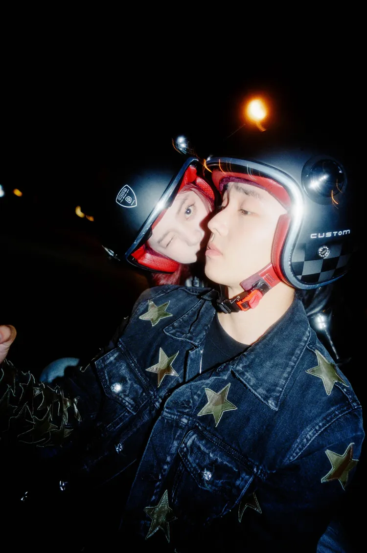 歐陽娜娜（左）邀翟子路合拍MV。翻攝歐陽娜娜工作室微博