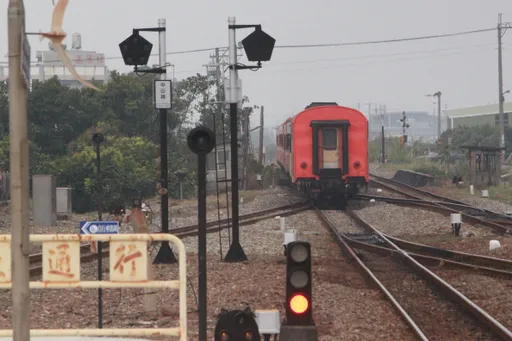 台鐵佳冬區間車撞死人「撞得蠻破碎的」　身分待釐清