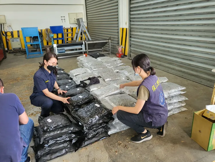警方清點毒品。翻攝畫面
