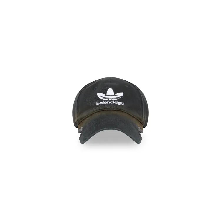 3葉草logo棒球帽，1萬4200元。品牌提供
