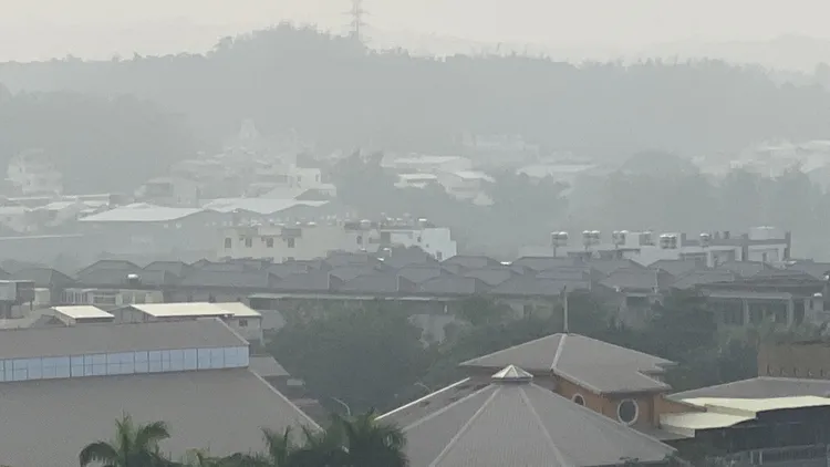 彰化市一片霧茫茫。孫英哲攝