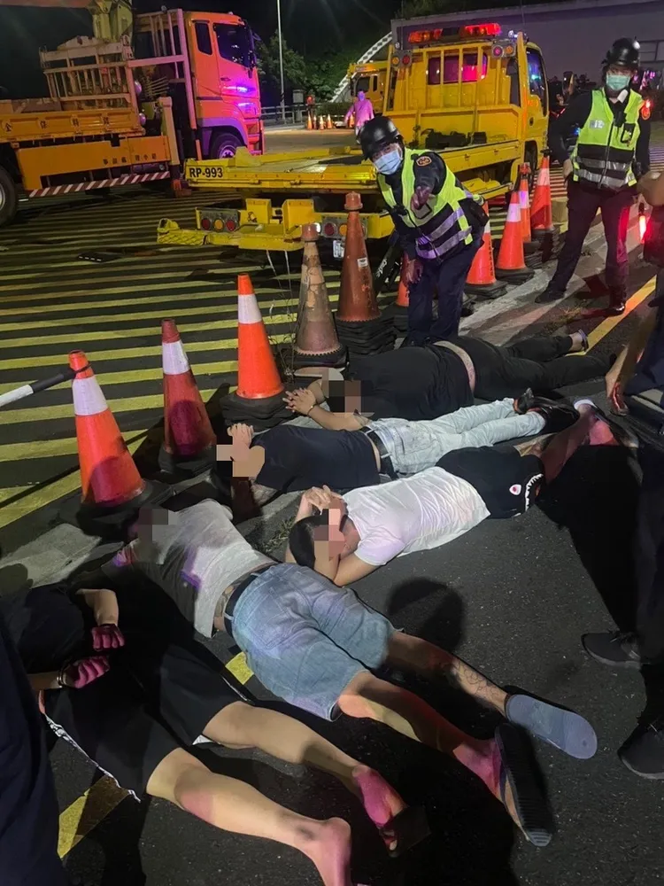 警方在台東逮捕5名嫌犯。讀者提供