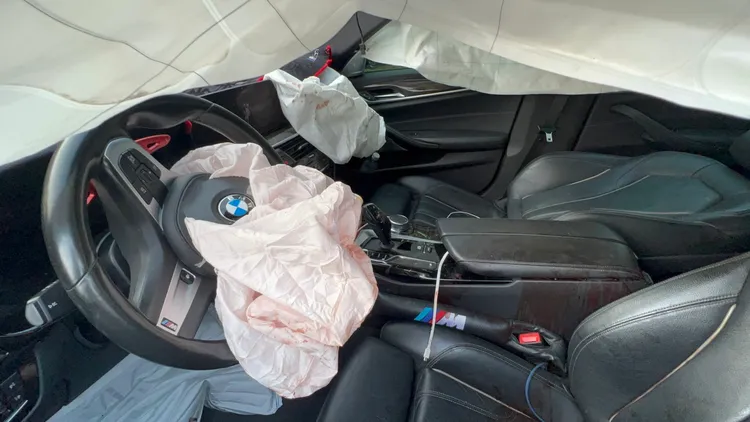 BMW車內血跡斑斑。侯昌騰攝