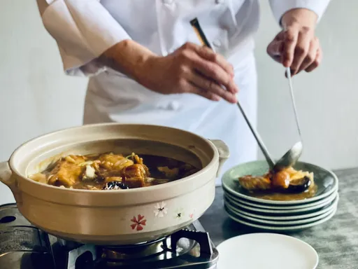 挾星國米其林一星頭銜、香宮最年輕主廚到任!必吃百香果蝦球、龍眼和牛