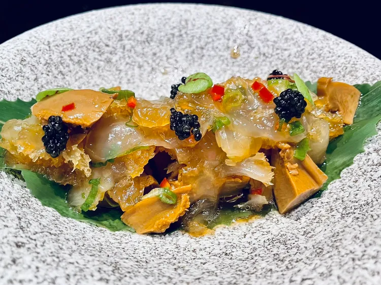 法國魚子醬鮑角蜇花。曾仲葳攝