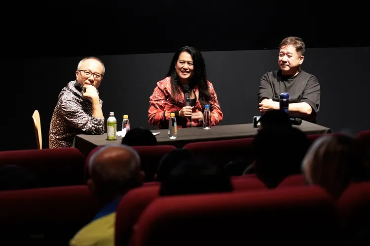 陳潔瑤（中）與鍾孟宏（左）同為金馬最佳導演。華映提供