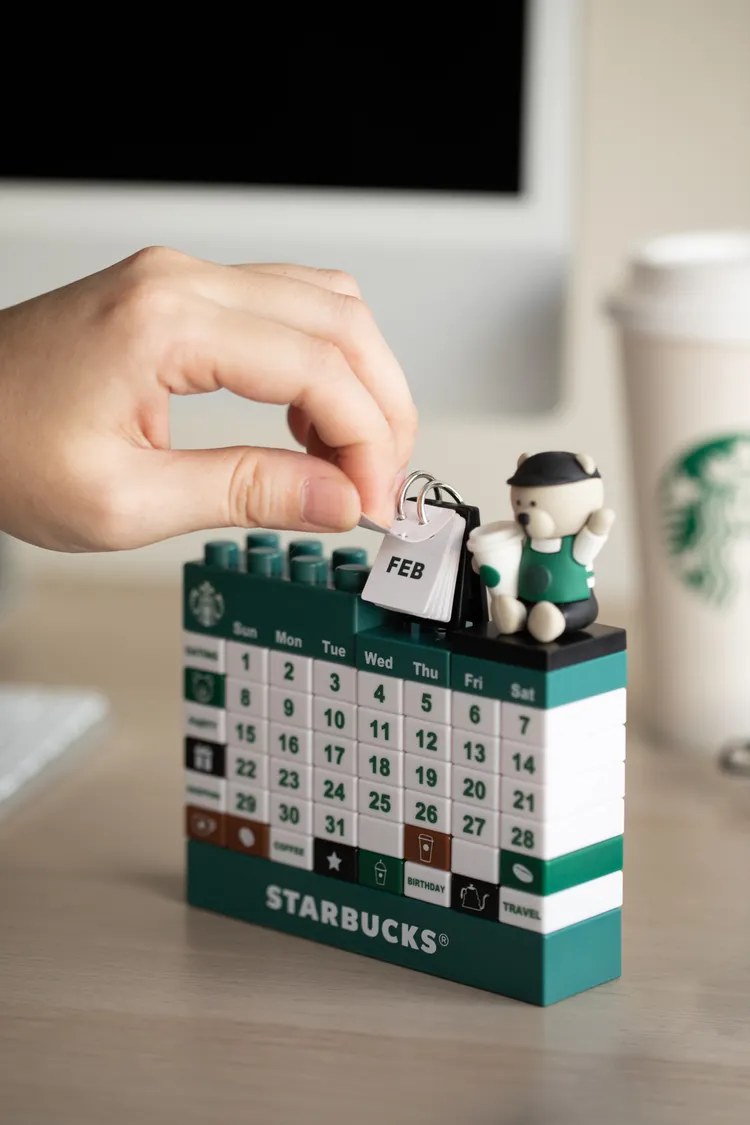 月份為手動翻頁設計。業者提供