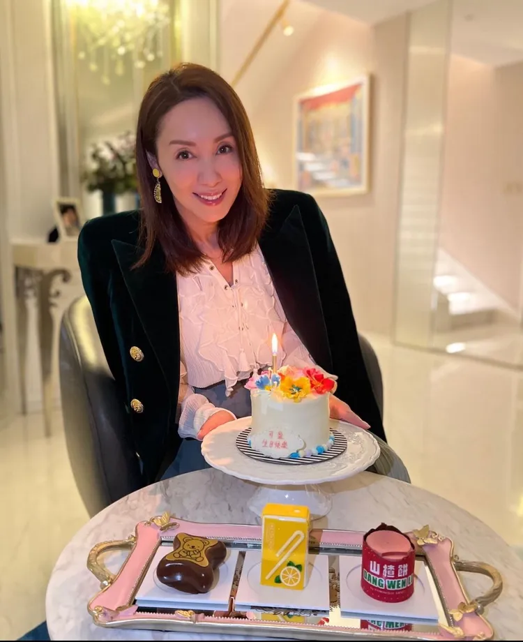 郭可盈提前歡度51歲生日。
