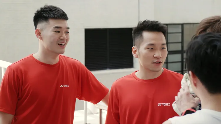 「麟洋CP」王齊麟（左）、李洋客串偶像劇《決勝的揮拍》。民視提供