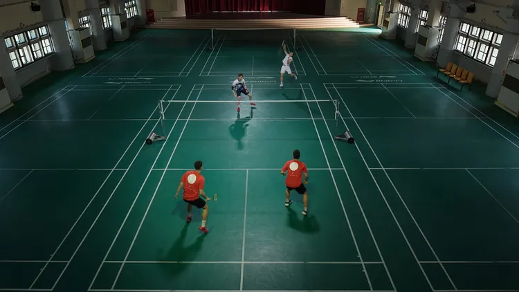 謝佳見（左上順時針）和王子維組隊，對戰「麟洋CP」王齊麟、李洋。民視提供