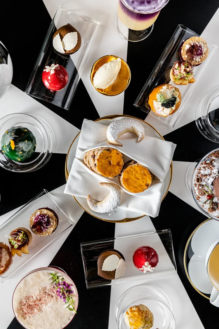 Tease茶室將於12月1日起，每日提供聖誕主題下午茶。The Standard，Bangkok Mahanakhon酒店提供