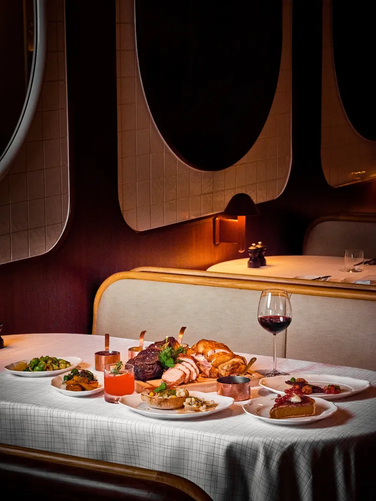 The Standard Grill餐廳提供聖誕及跨年大餐。The Standard，Bangkok Mahanakhon酒店提供