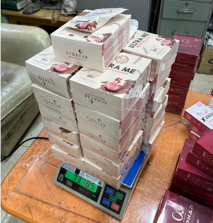 蔡姓男子從泰國進口代餐食品,包裹內夾藏毒品海洛因。翻攝畫面
