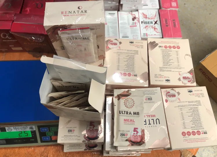 從泰國進口的國際包裹內夾藏毒品海洛因。翻攝畫面