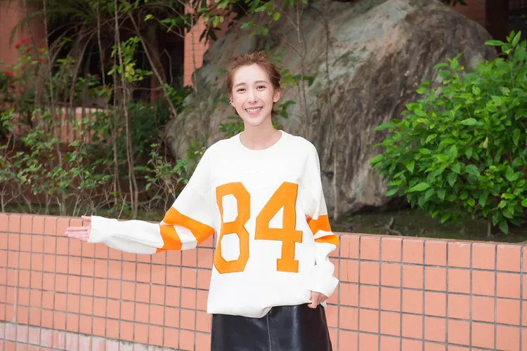 楊晴在《加油喜事》飾演牛肉麵店老闆娘，開玩笑要下麵給周曉涵吃。TVBS提供