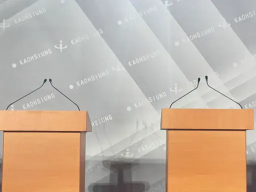 差點糗大了 公辦政見發表會竟把高雄拼錯了