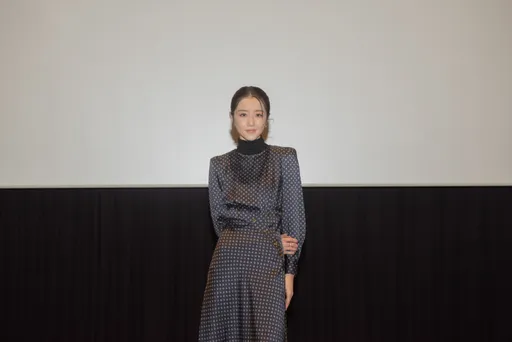 邵雨薇實習當新聞主播 親自採訪播報曝「非常緊張」