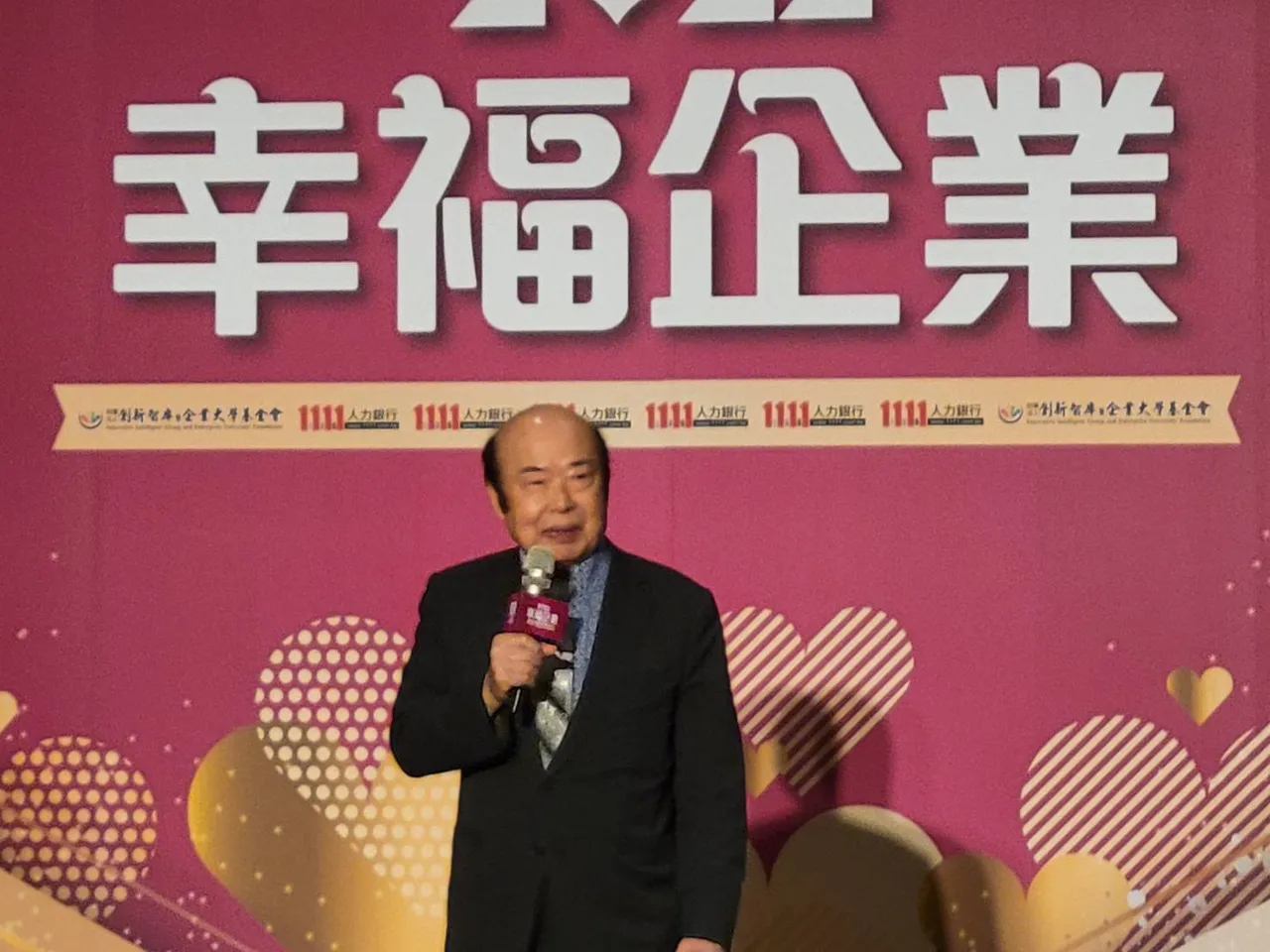 1111人力銀行總裁林文雄表示,疫情下更要為優質企業加油打。業者提供