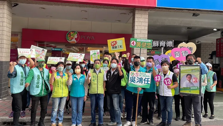 綠營分進合擊，除了陳光復全島車掃以外，立委楊曜還率黨籍同志到市場拜票。陳光復陣營提供