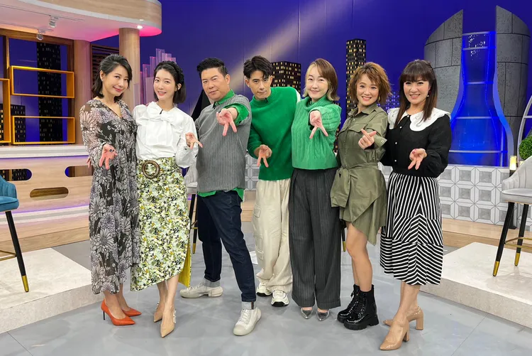 丁寧(左起)、宋米秦、曾國城、JR、巴鈺、黃雨欣、林姿佑錄製《一袋女王》。衛視中文台提供