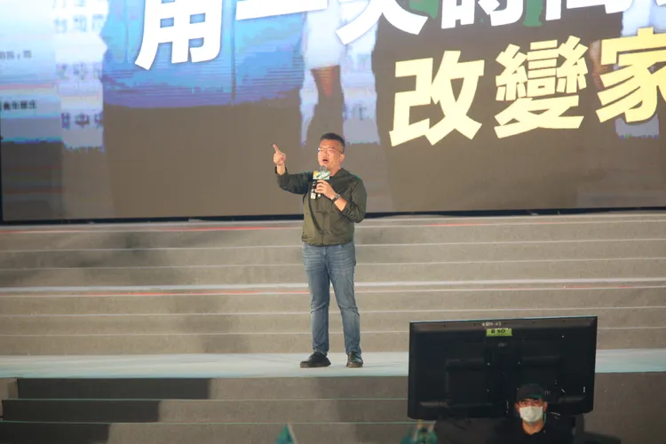 台中市長候選人蔡其昌呼籲選民用一天的時間改變台中。曾雪蒨攝