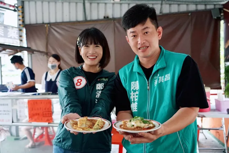 陳柏惟今年10月曾回高雄，為尋求連任的民進黨高市議員鄭孟洳助選。翻攝自鄭孟洳臉書