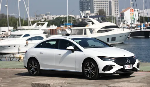 壹蘋試駕｜賓士EQE 300中型純電房車　看起來像EQS卻又不太一樣