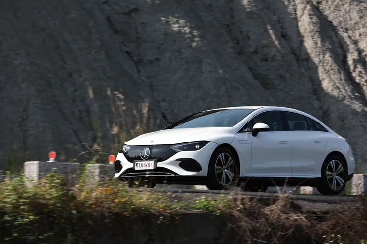 試駕車標配Electric Art外觀套件。翁玉信攝