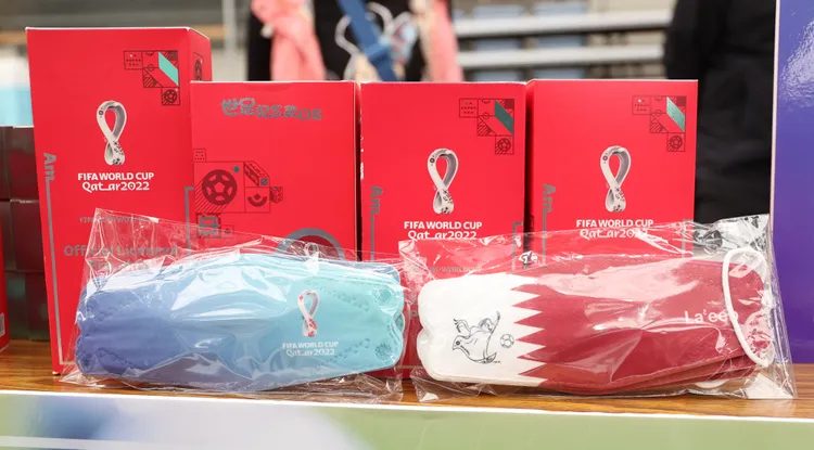 卡達世界盃專屬口罩。桃園市體育局提供