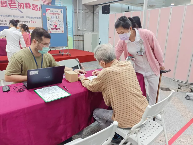 評估結果經個管師評估後，針對身體異常項目給予介入建議，藉以改善未來老年生活。童綜合醫院提供