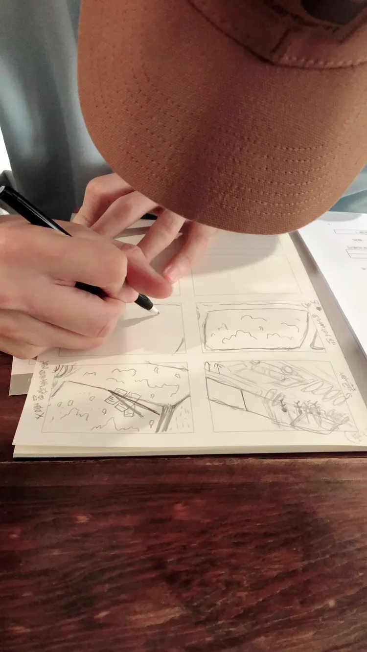 柯震東畫分鏡圖，畫了一個下午。翻攝九把刀臉書