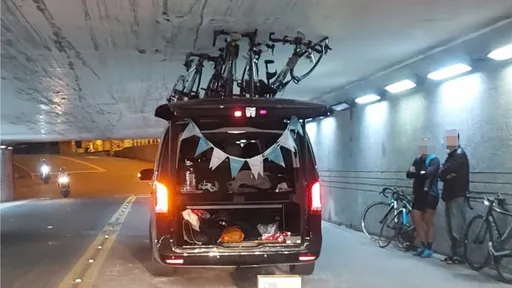 環法賽夢幻單車毀了!卡在隧道「8輛全擠爛」 車迷估損失都心痛