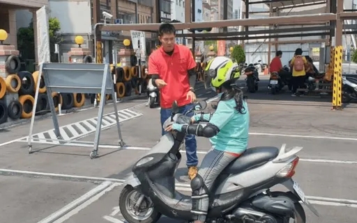 機車考照擬增駕訓班「騎上路」實練 公總曝2023年兩階段執行