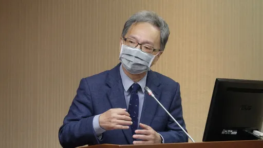掮客說與確診者投票爭議連發　衛福部長成選戰豬隊友？