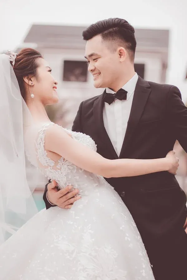 處女商討結婚事宜。示意圖／取自pexels