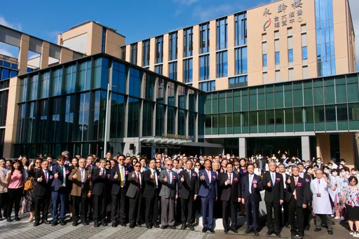 霸氣喊「我全部捐」!台灣還是要靠郭台銘 台大癌醫病床需排2周、放射治療等1個月