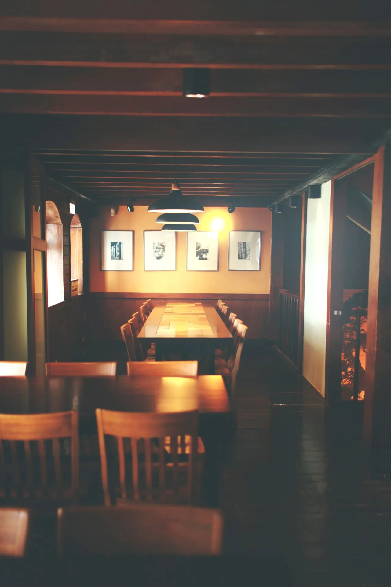星巴克漢中門市4樓舉辦「拾光,Light up your day」藝展,現場拍照打卡,享飲品買1送1。業者提供