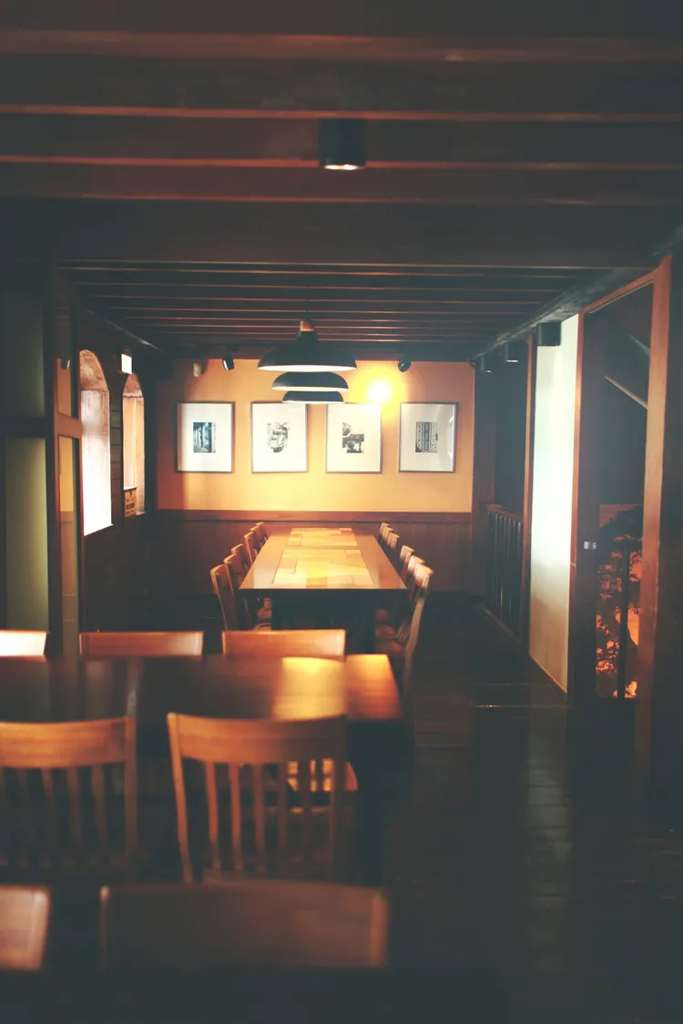 星巴克漢中門市4樓舉辦「拾光，Light up your day」藝展，現場拍照打卡，享飲品買1送1。業者提供